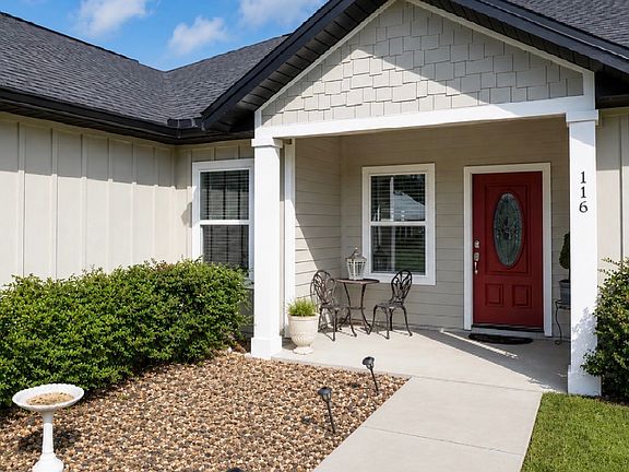 3rd image of 116 SW Cherry Blossom Way