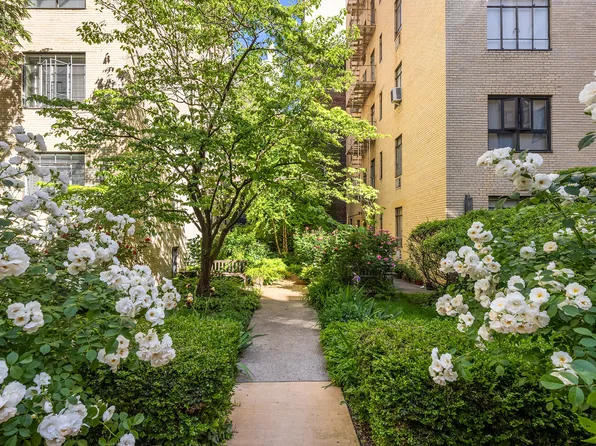 255 West 23rd Street 3AE image 9 of 10