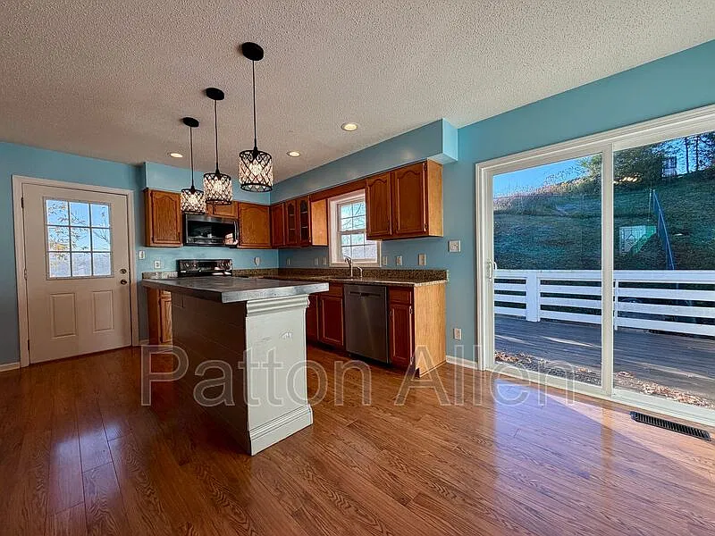 Studio, $2,395 — Photo 3