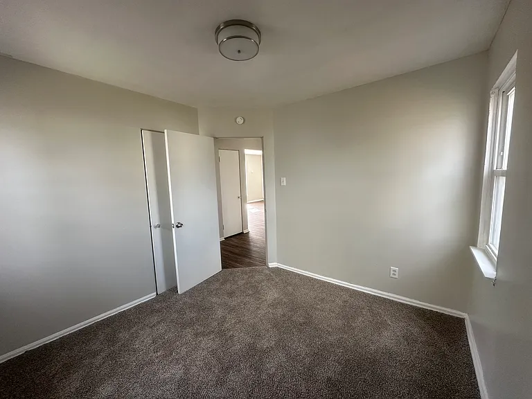 26471 Farringdon Ave — Photo 7