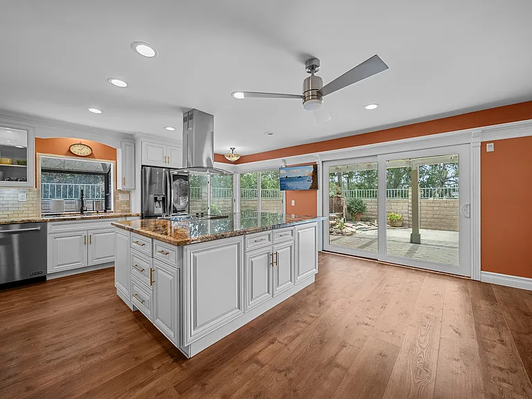 561 Walter Ave — Photo 39