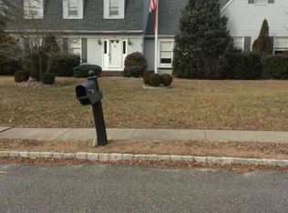9 Lakeview Dr, Tinton Falls, NJ 07712