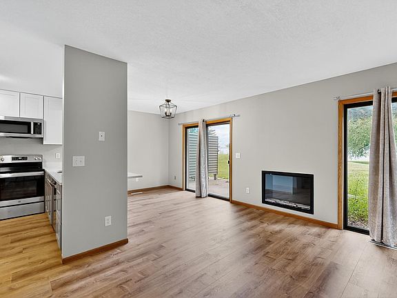 3rd image of 19 Elton Ridge Ct NW