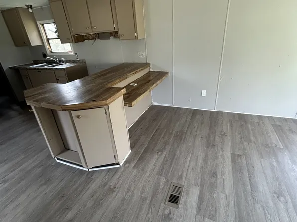 403 W Church St #8, Iva, SC 29655
