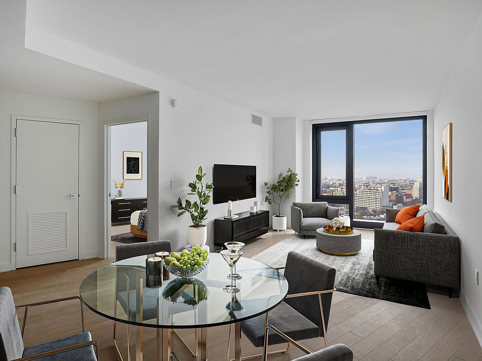 1st image of 18 6th Ave APT 2100