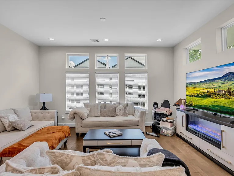 5303 Donovan Gardens Ln — Photo 12