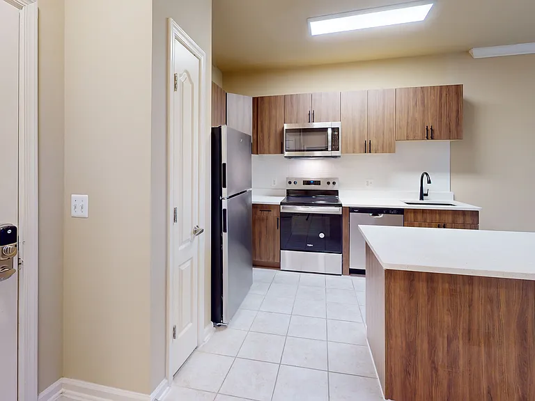 Signal Hill Apartment Homes — Photo 55