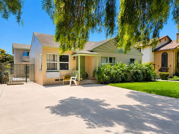 5th image of 1827 Hornblend St #B