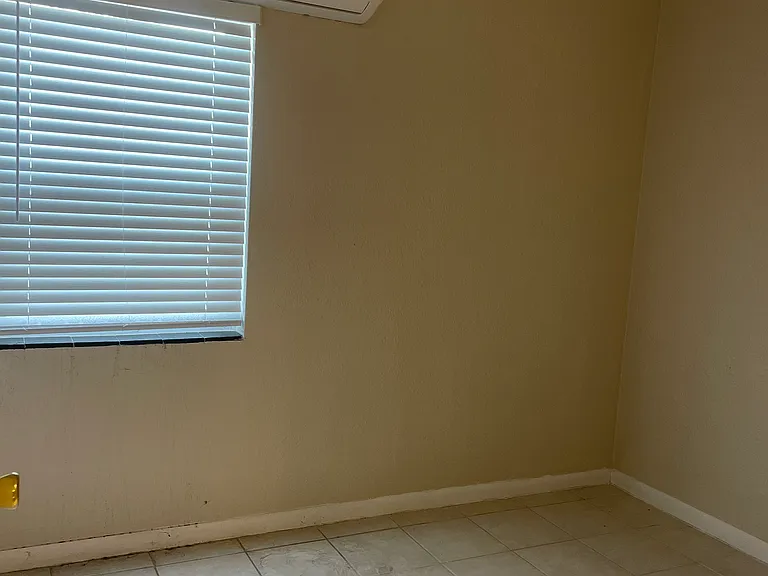 1430 N Pine Hills Rd — Photo 2