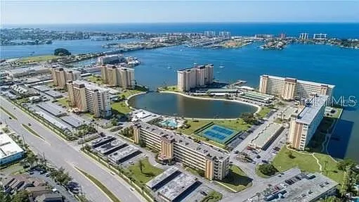 4650 Cove Cir #402