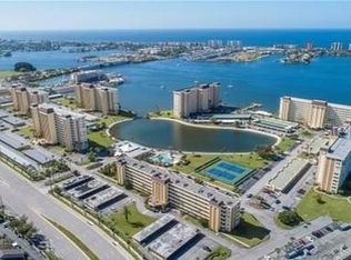 4650 Cove Cir APT 402, Saint Petersburg, FL 33708