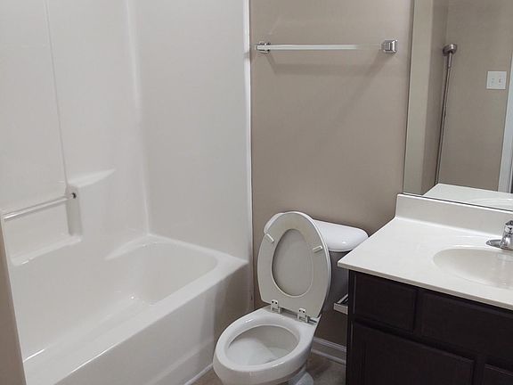 4th image of 277 Oxford Cir