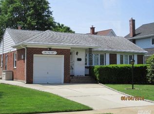 148 South St, New Hyde Park, NY 11040