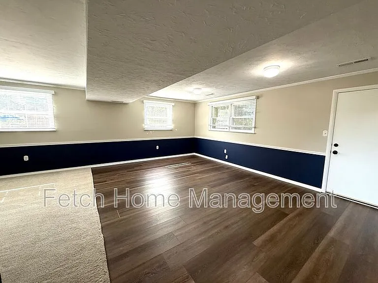 417 Surrey Dr — Photo 32