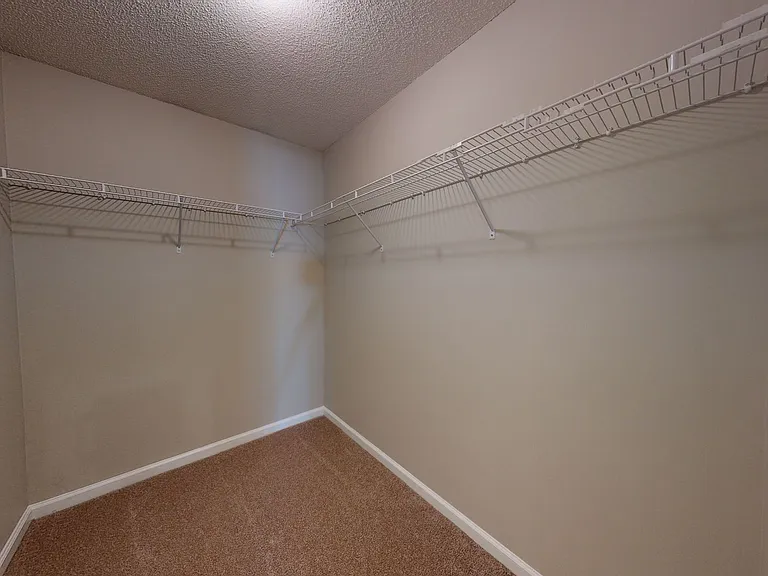 130 Woodmere Dr — Photo 29