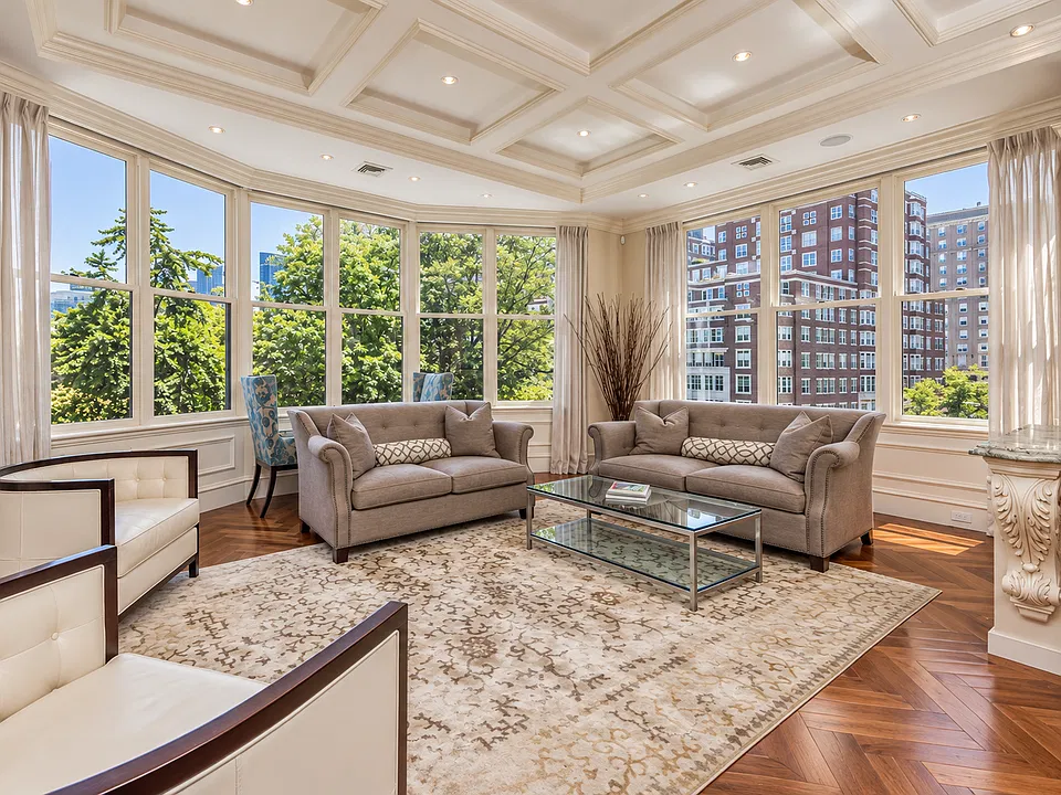 19 Arlington St #32