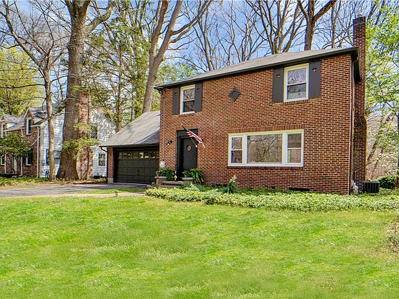 2nd image of 288 Oakridge Dr