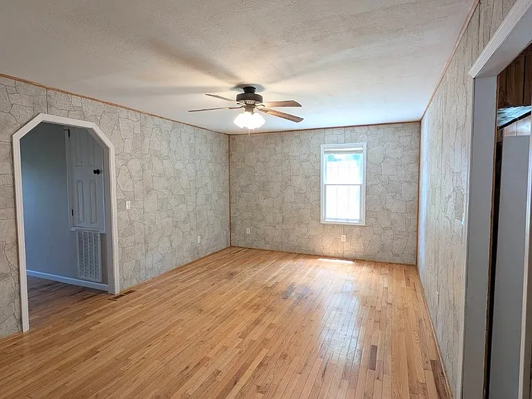 358 Henson Ln — Photo 5