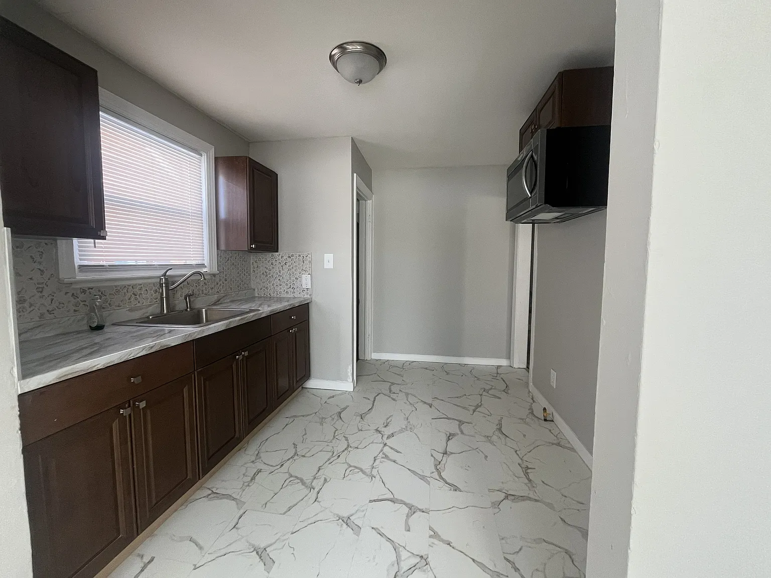 3 bed, 1129 sqft, $1,400 — Photo 4