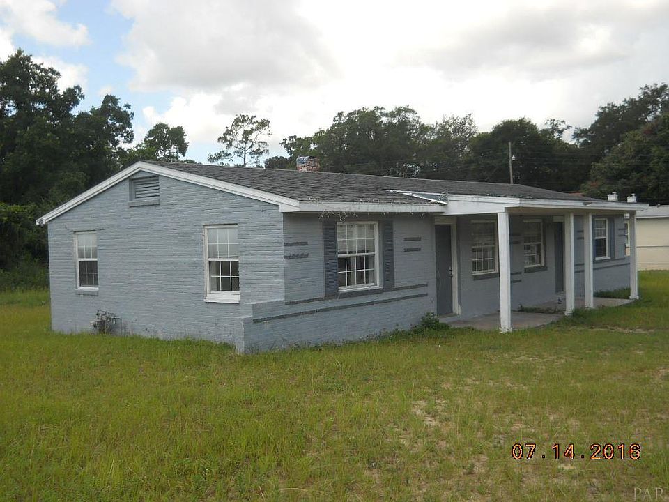 1st image of 4 Ellis Dr #A