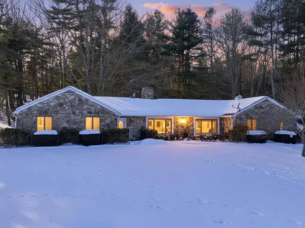 28 Valentine Dr, Hawley, PA 18428