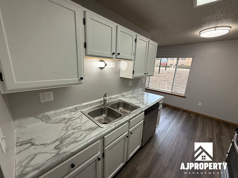 1000 S Summit Ave #3 — Photo 2