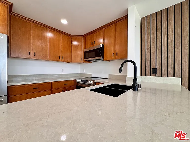 11916 Whalers Ln — Photo 6