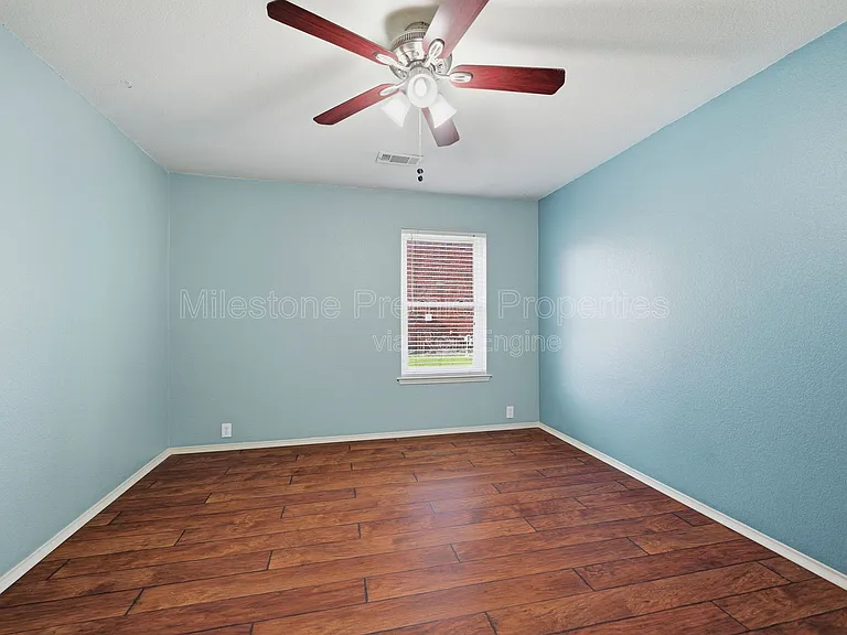 2304 Pheasant Run — Photo 17