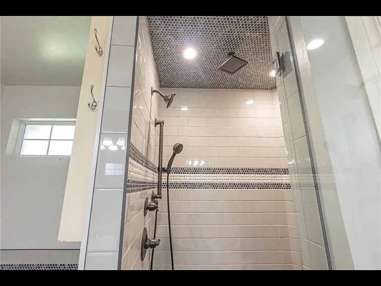 2213 Pine View Ter — Photo 2