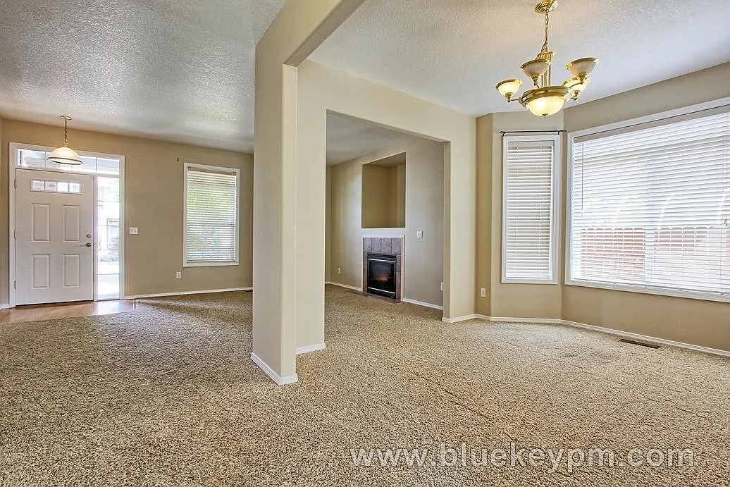 Battle Ground Home with 4 Bed, 2.5 Bath and Den/Office — Photo 4