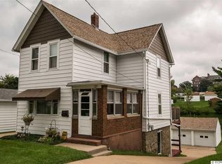 1450 Glen Oak St, Dubuque, IA 52001