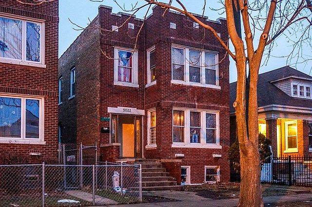2nd image of 3022 W 53rd Pl