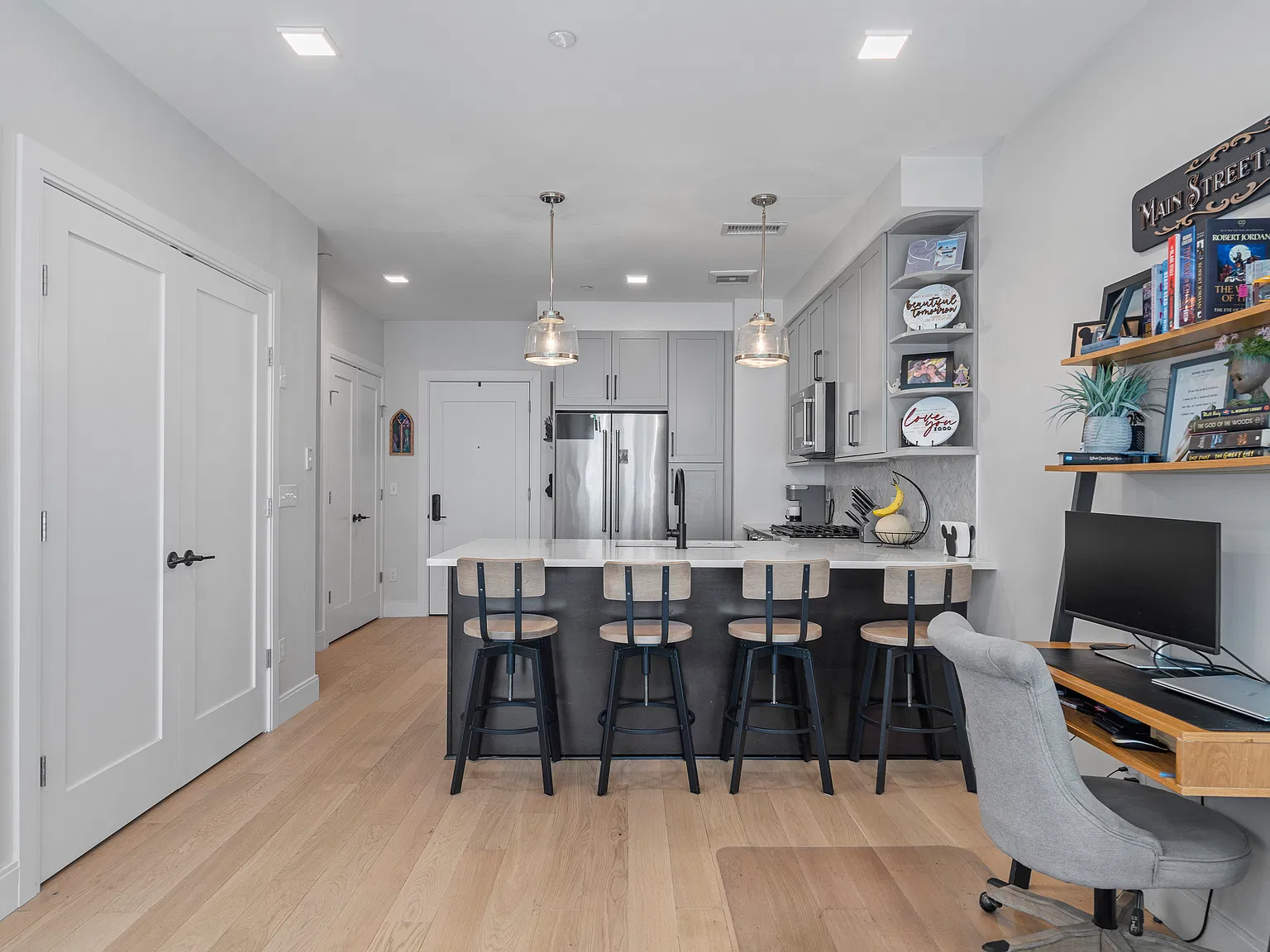 1 bed, 693 sqft, $3,200 — Photo 2