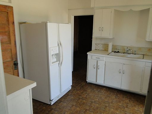 5th image of 3820 Lakeview Dr