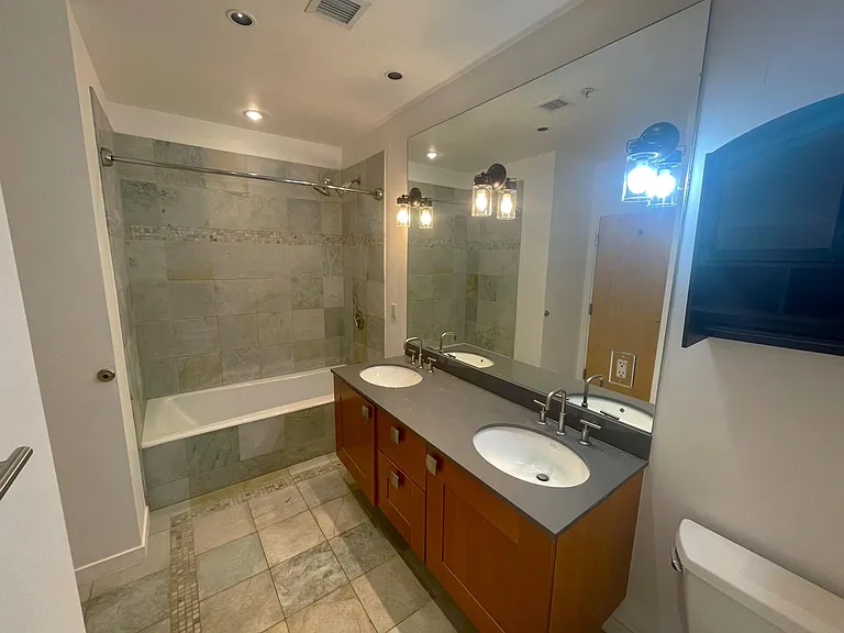 231 Robinson St #202 — Photo 7