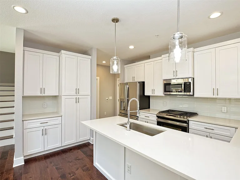 1130 Lott Ave #B — Photo 12