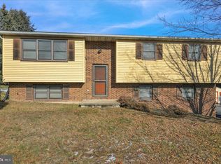 17 Birdsfoot Dr, Robesonia, PA 19551