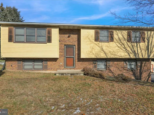 17 Birdsfoot Dr, Robesonia, PA 19551