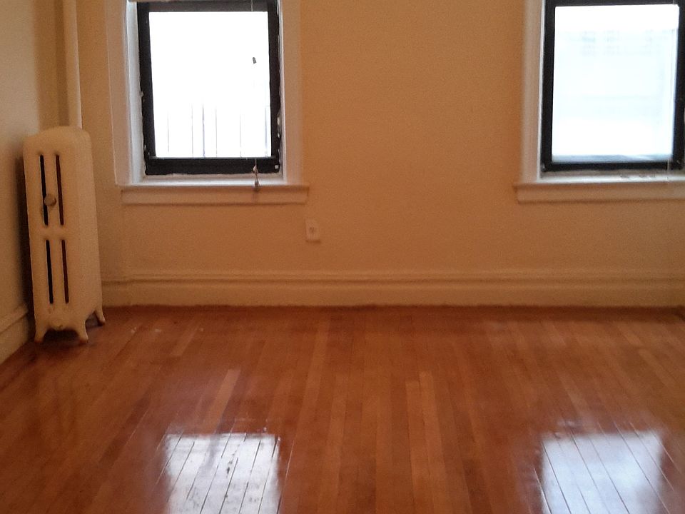 2nd image of 4270 156th St APT 3AR