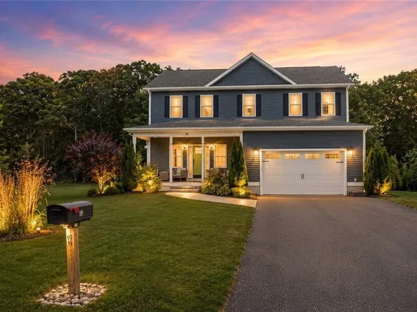 19 Plantation Dr, Tiverton, RI 02878