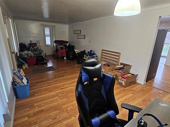 2nd image of 1131 Linus St