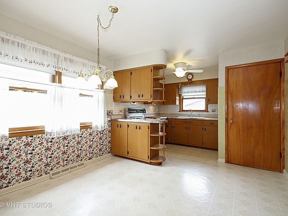 3rd image of 9136 S Central Park Ave
