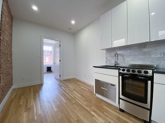 2nd image of 19 Charlton St #17