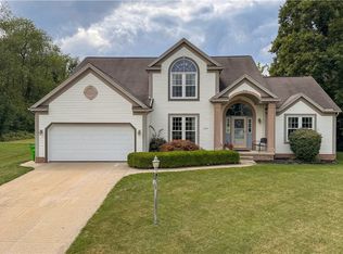 2938 Crown Pointe Dr, Stow, OH 44224