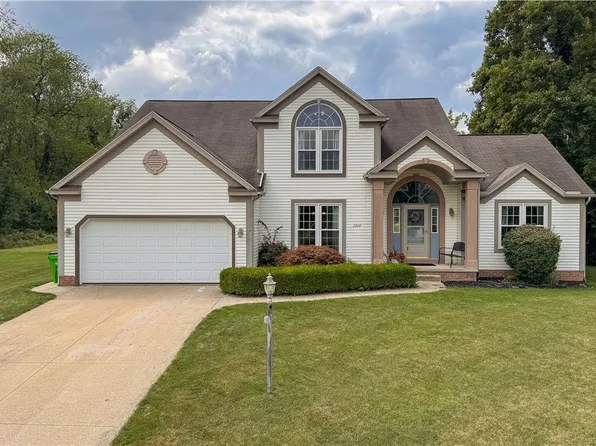 2938 Crown Pointe Dr, Stow, OH 44224