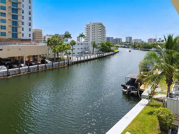 2nd image of 450 Paradise Isle Boulevard #309