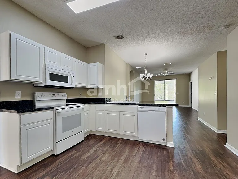 10430 Beneva Dr — Photo 3