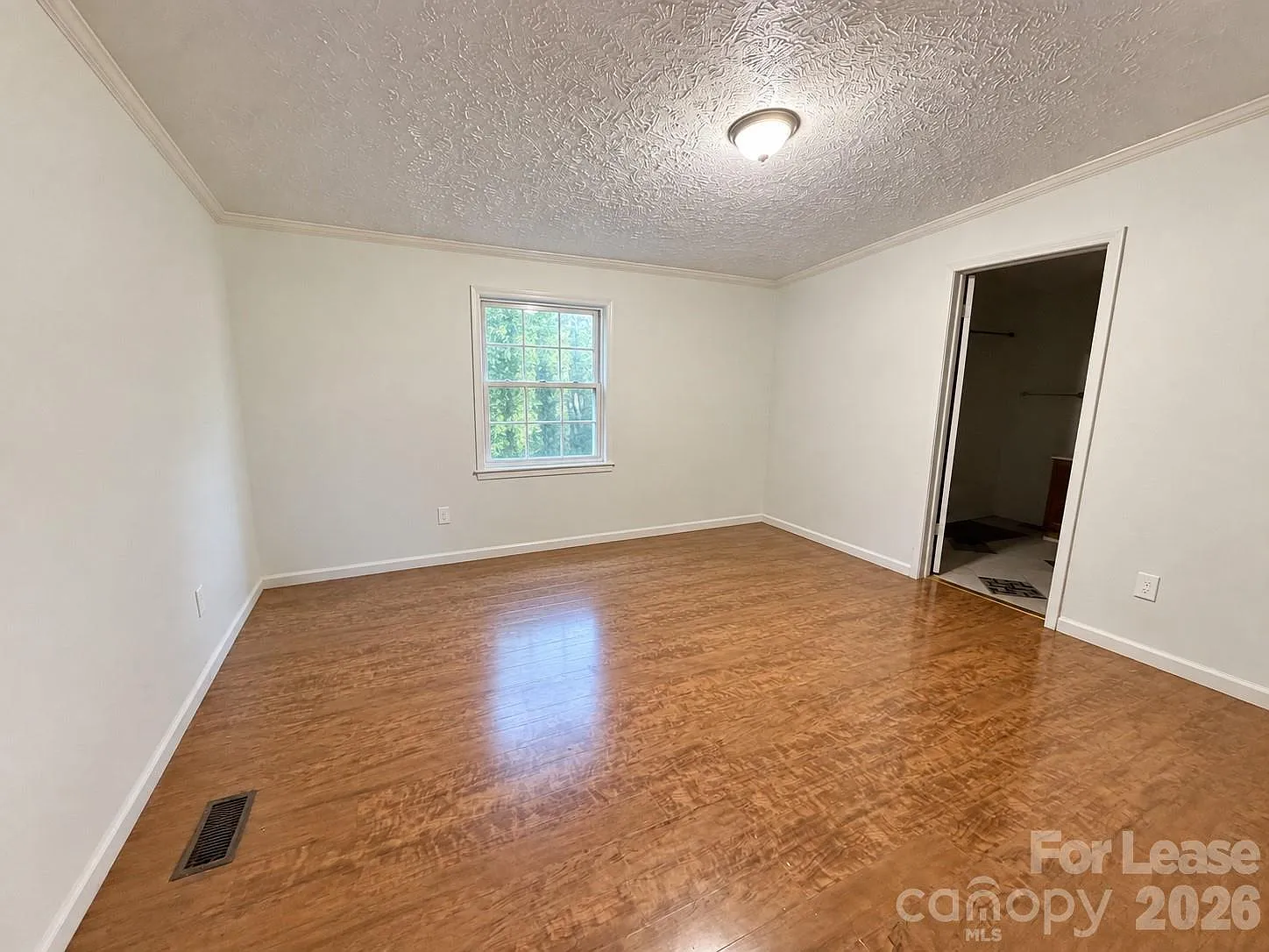 3 bed, 2.0 bath, 1400 sqft, $1,600 — Photo 4