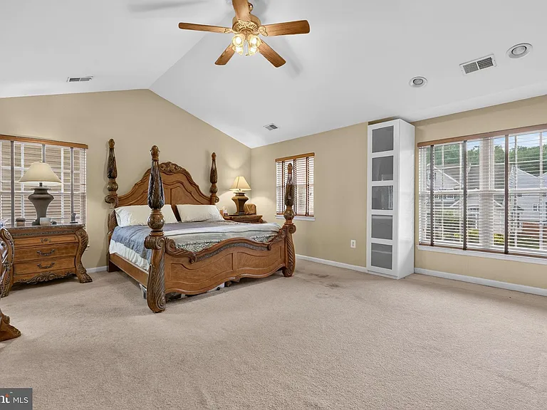13016 Pilgrims Inn Dr — Photo 24