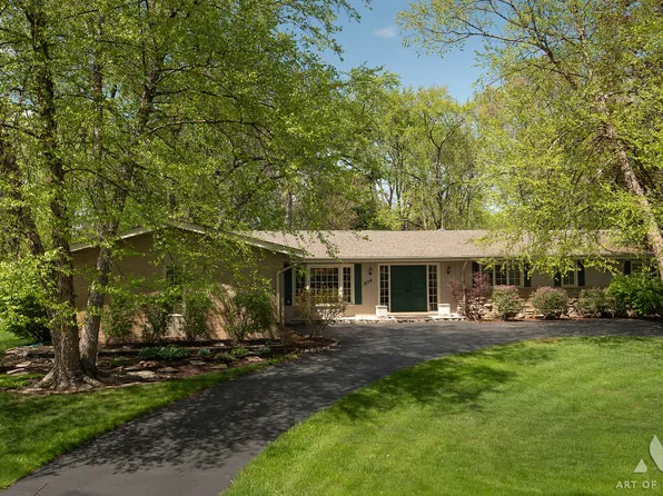 304 S Circle Dr, Palatine, IL 60067